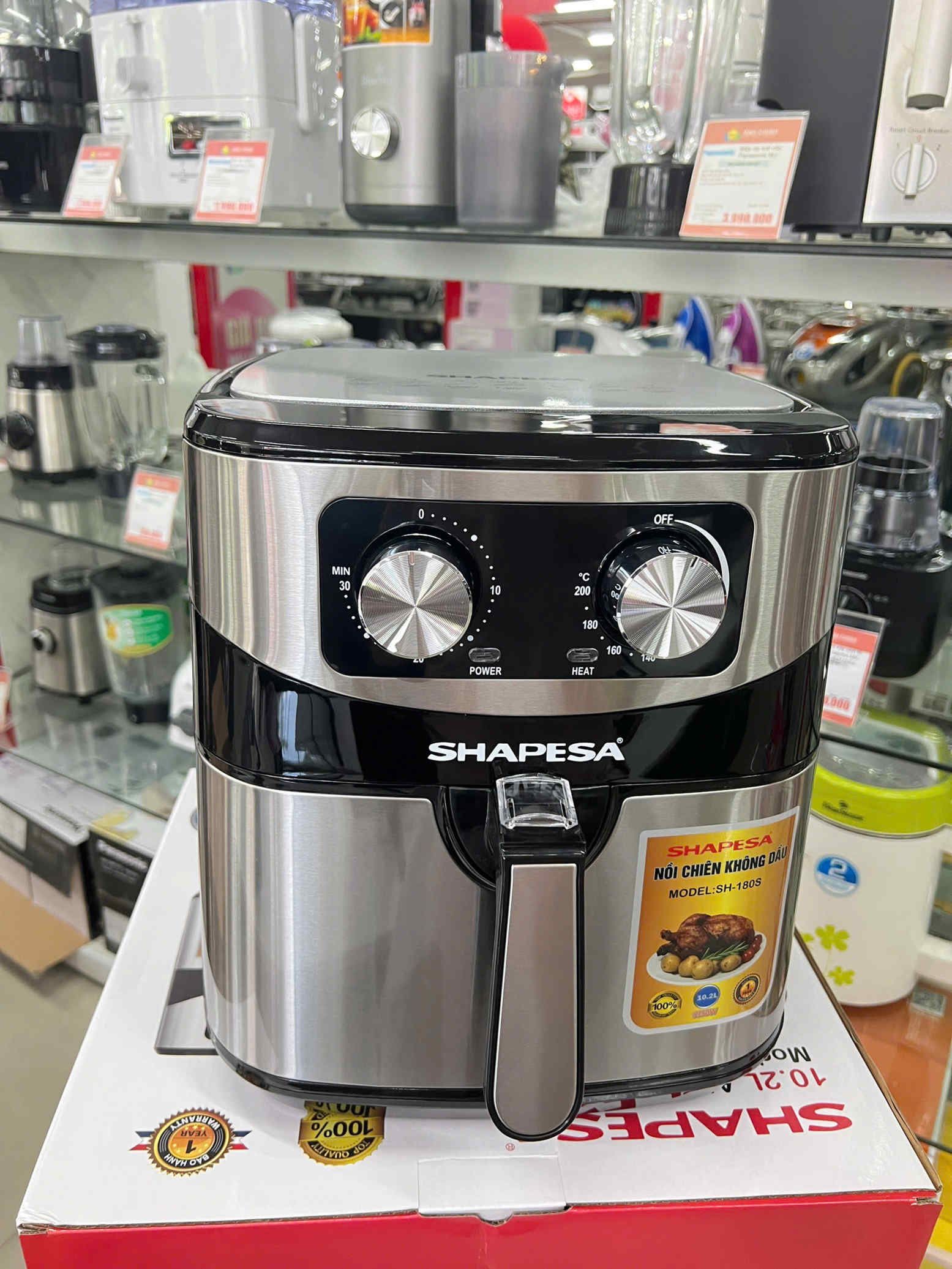 Nồi chiên không dầu SHAPESA model SH-1805 màu bạc đen với hai núm điều chỉnh nhiệt độ và thời gian
